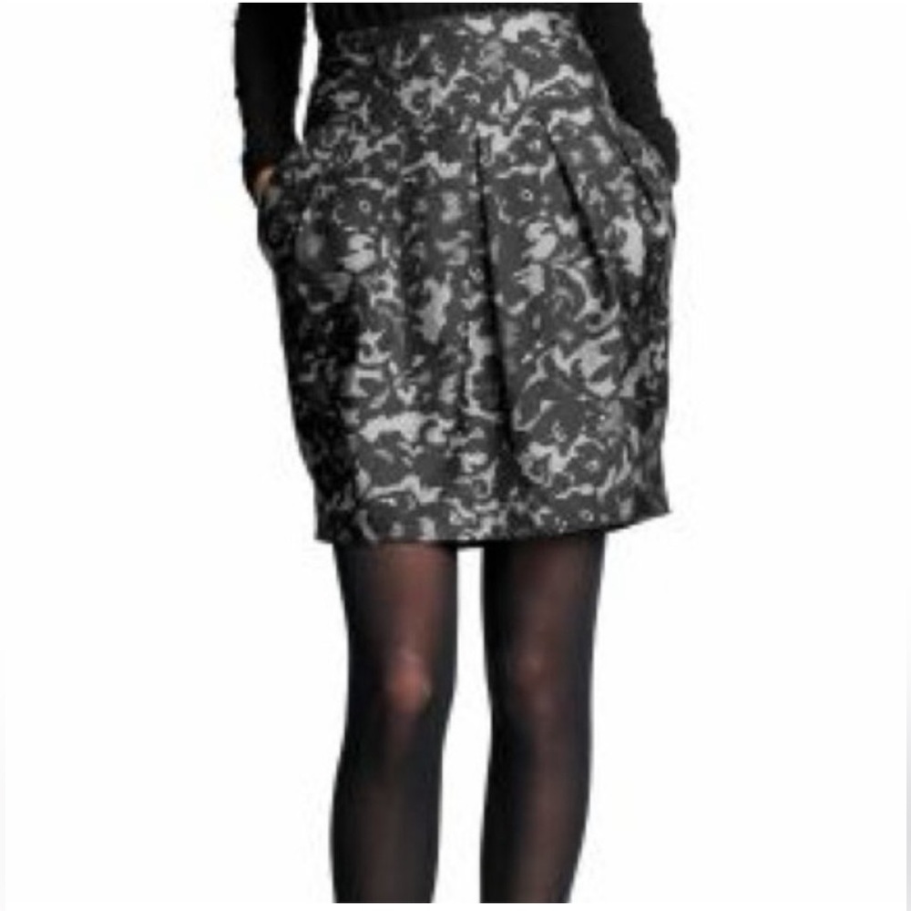 Banana Republic knee length skirt. New, no tags.